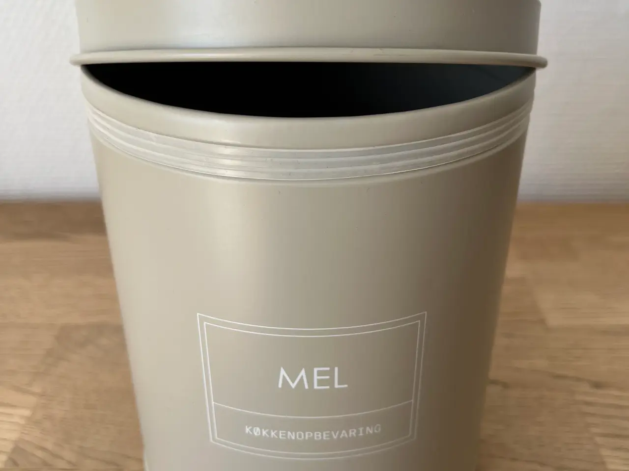 Billede 2 - Metal-dåse med låg til mel