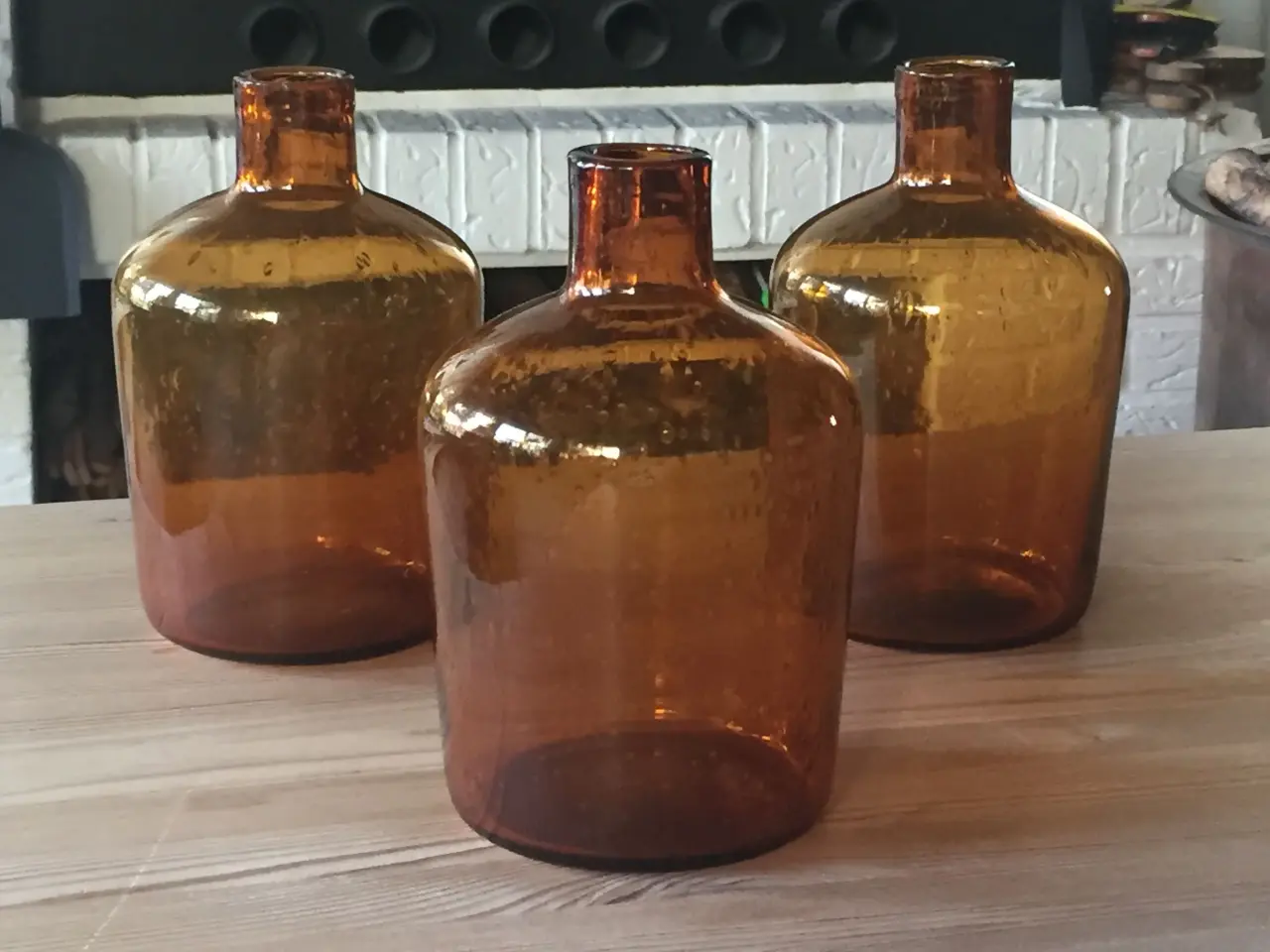 Billede 2 - 2 ens smukke store vaser i brunt glas