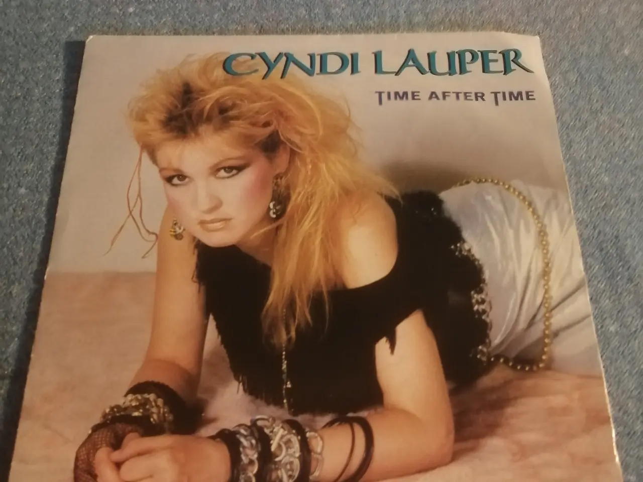 Billede 1 - Cyndi Lauper - Time After Time