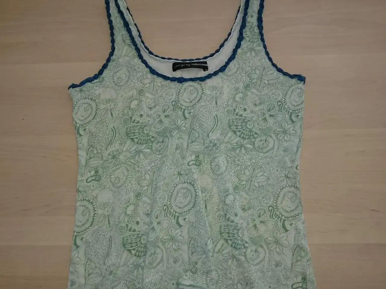 Billede 1 - Wings by Vadumsrum retro top  str 42