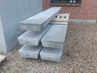 Betonsøjler, lukket plade