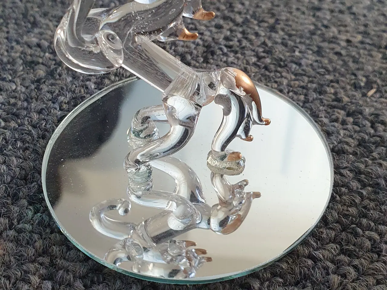Billede 9 - Glas figur på spejlplade