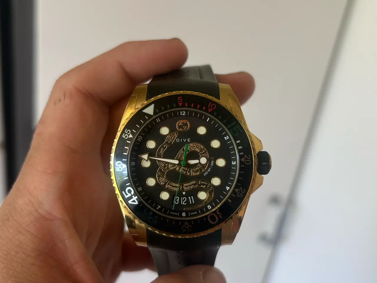 Billede 1 - Gucci dive i guld med sort gummi rem