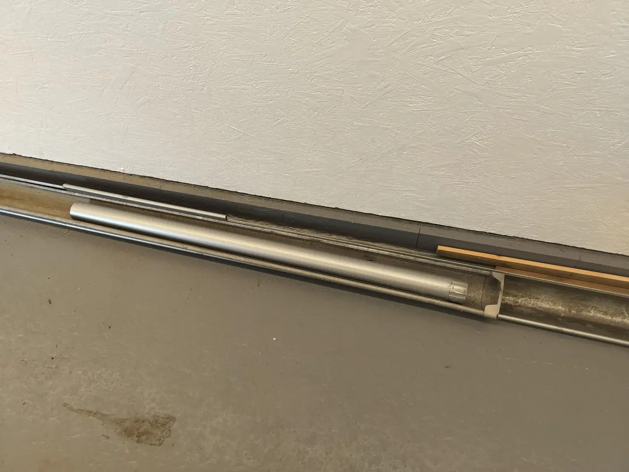 Billede 1 - 9 meter zink tagrende med lidt diverse sælges, byd