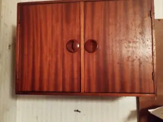 Skab i teak