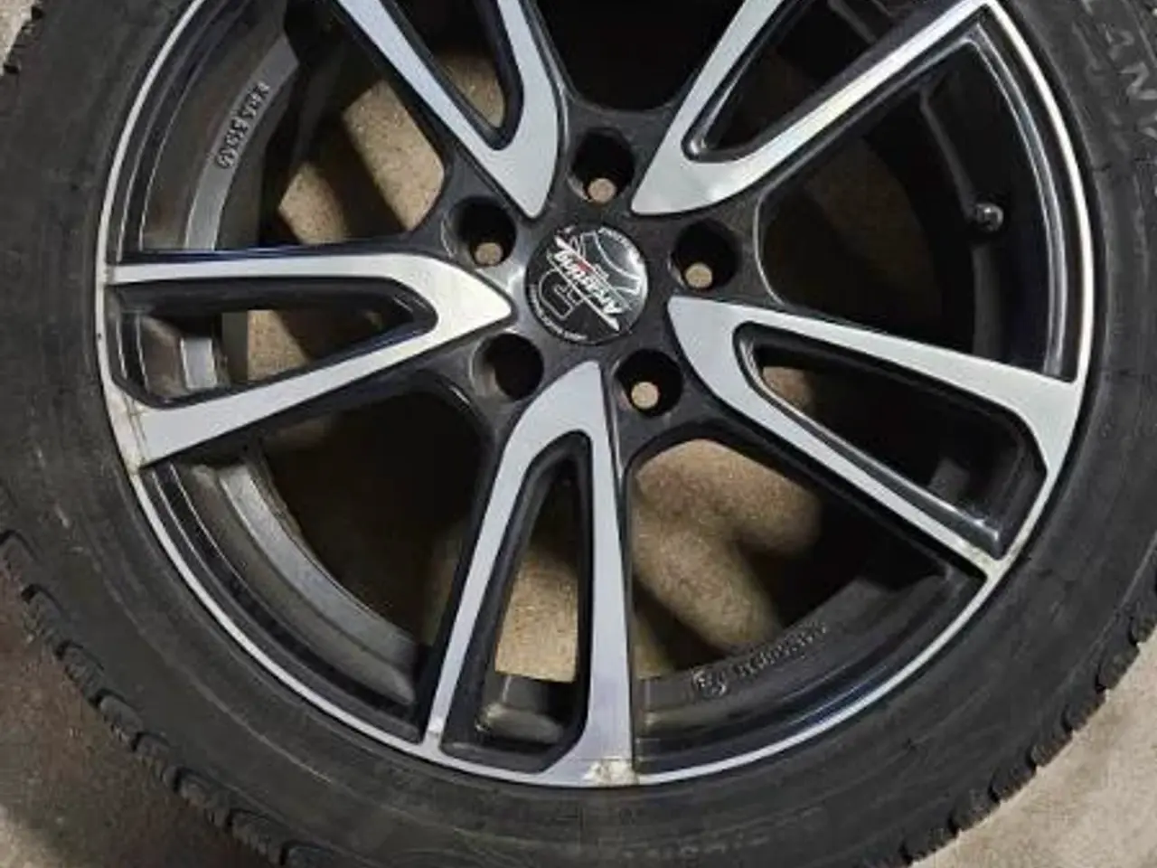 Billede 1 - 17” alufælge med vinterdæk – 225/45 R17