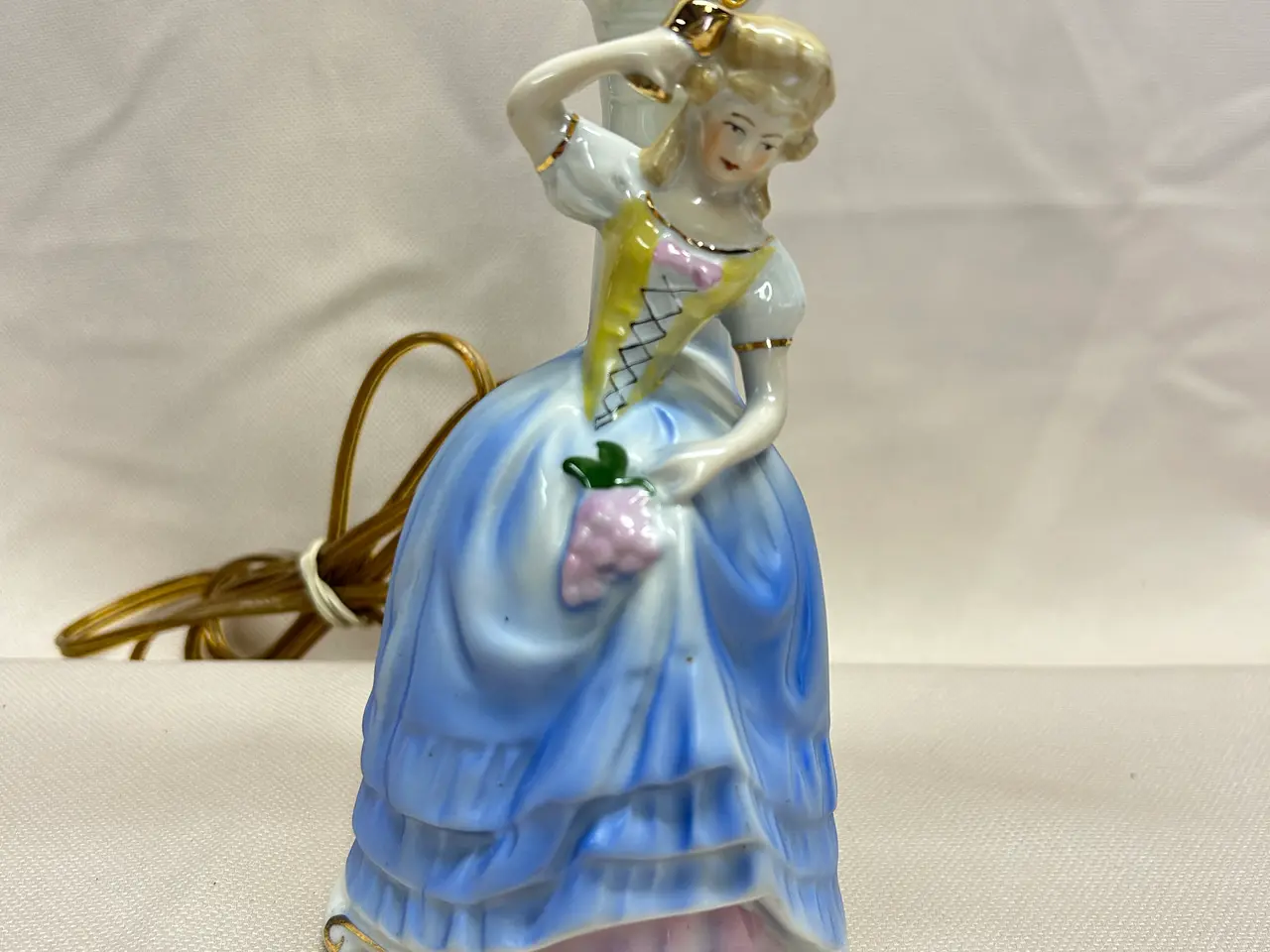 Billede 1 - Klassiske bordlampe i porcelæn.
