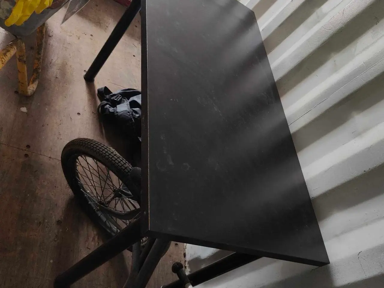 Billede 2 - Skrivebord, 2 skamler og kontorstol