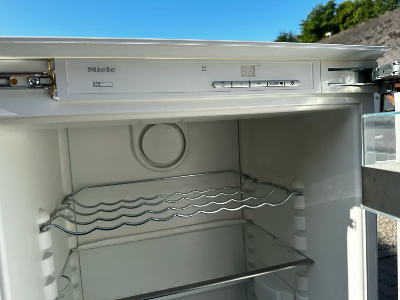Billede 7 - Miele indbygningskøleskab klar til brug.
