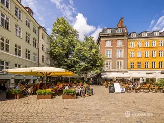 Kejsergade 2. 1. sal – herskabeligt kontor midt i København K