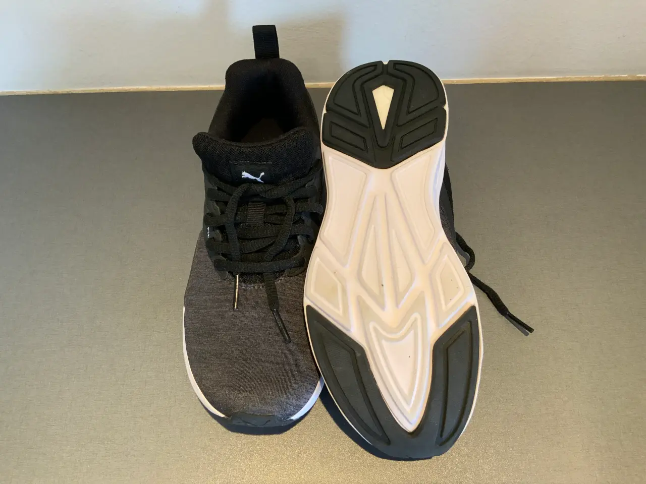 Billede 2 - Flotte Puma løbesko sort/grå unisex.