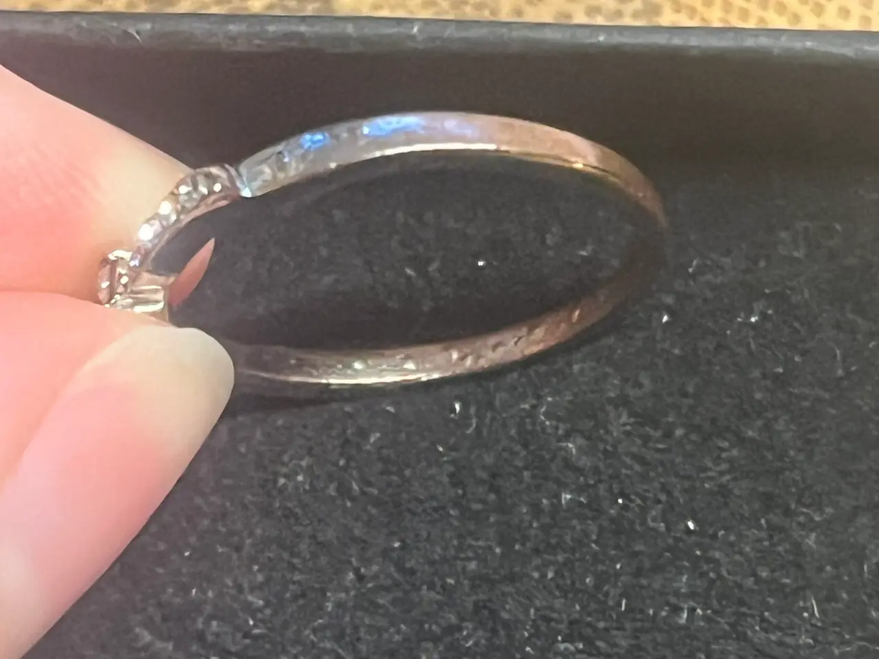 Billede 6 - Sølv ring med diamant design