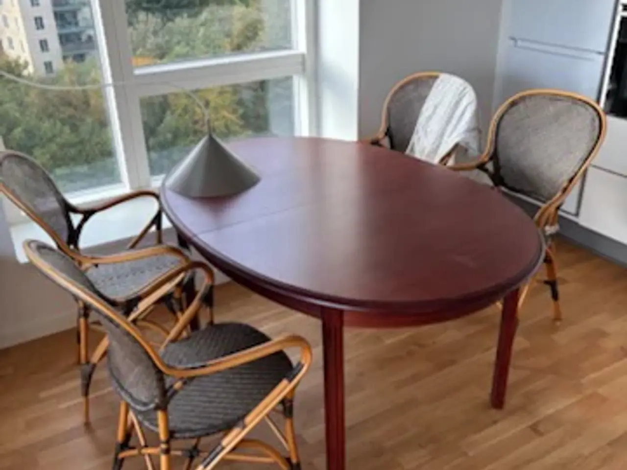 Billede 3 - Palisander bor med 2 udtræks plader 6 stole 