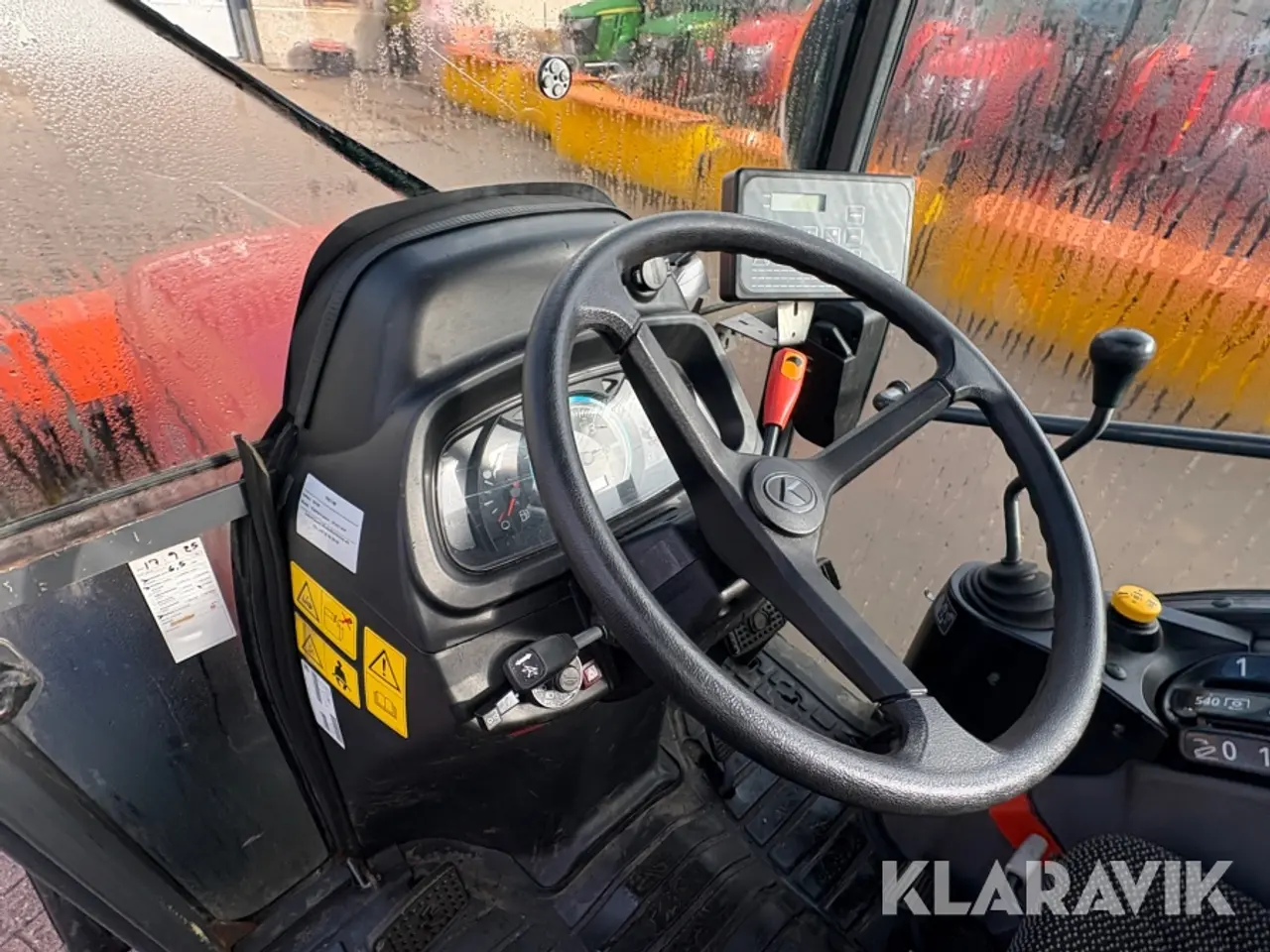 Billede 11 - Traktor Kubota ST371-C med kost og saltspreder