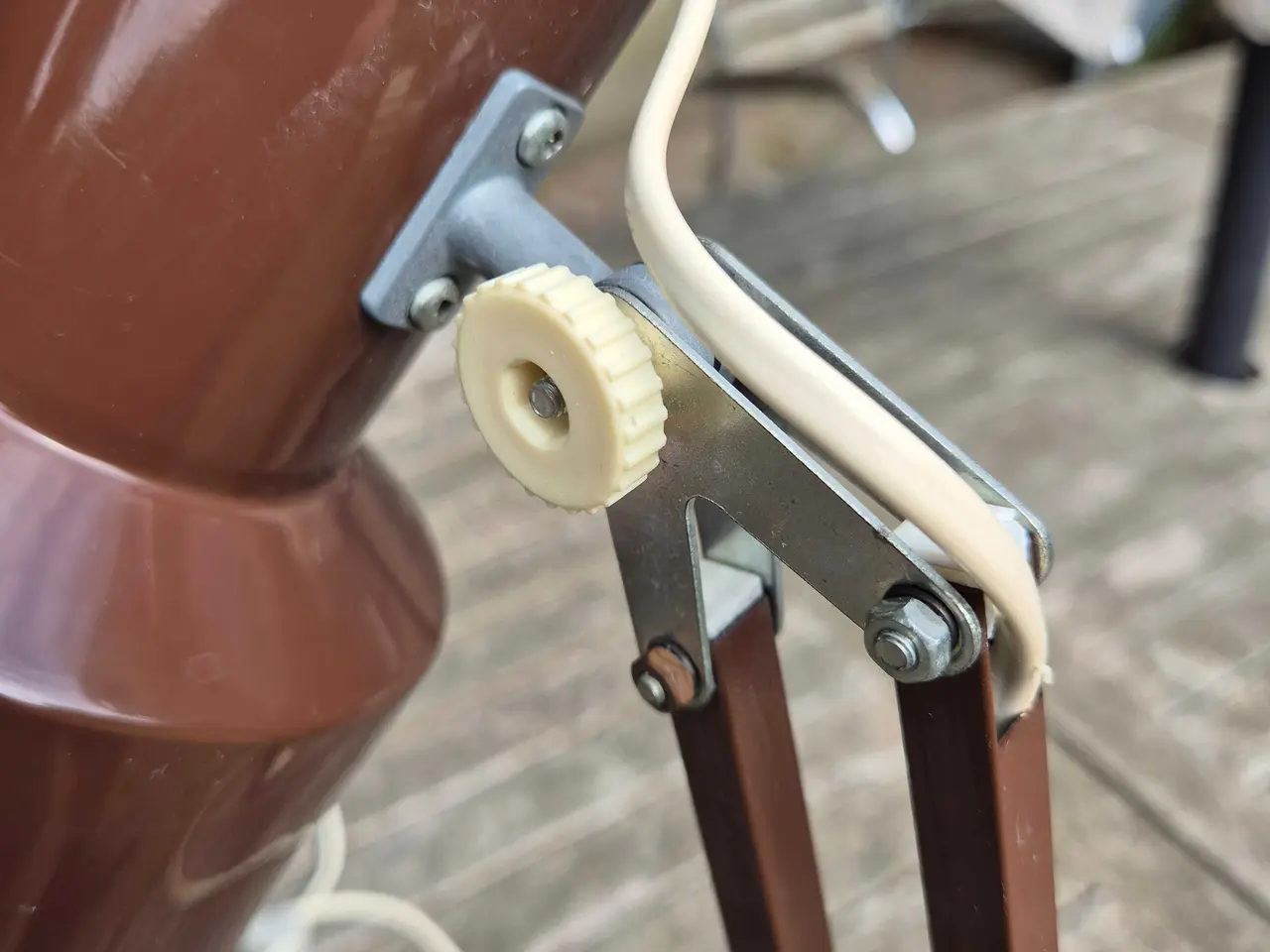 Billede 7 - Fin brun arkitektlampe med vægbeslag 
