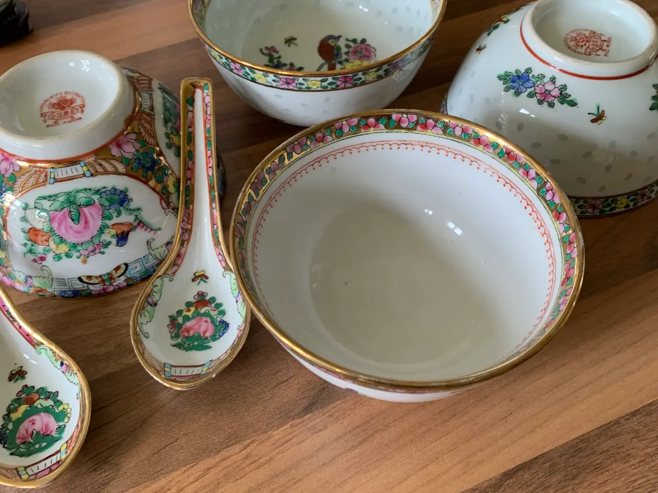 Billede 1 - Kinesiske suppe skåle med skeer
