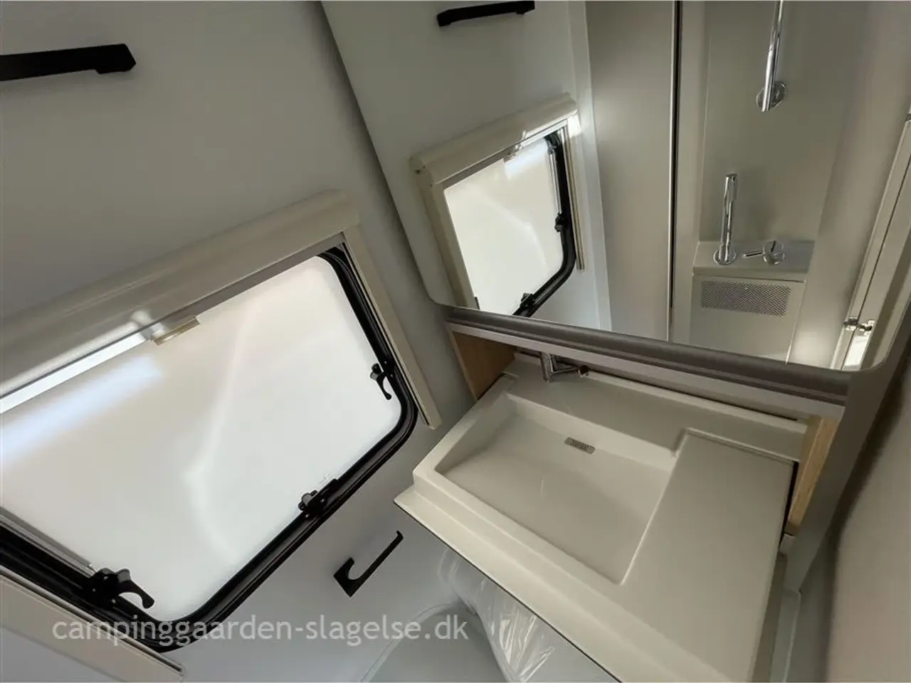 Billede 15 - 2026 - Adria Adora 532 UL NY MODEL - PÅ LAGER - Adria Adora 532 UL – Komfort og fleksibilitet på hjul!