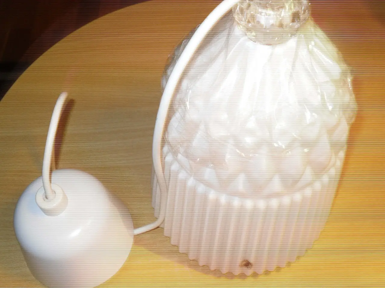 Billede 1 - BYD. Smuk hvid glas LOFTSLAMPE.