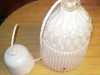 BYD. Smuk hvid glas LOFTSLAMPE.