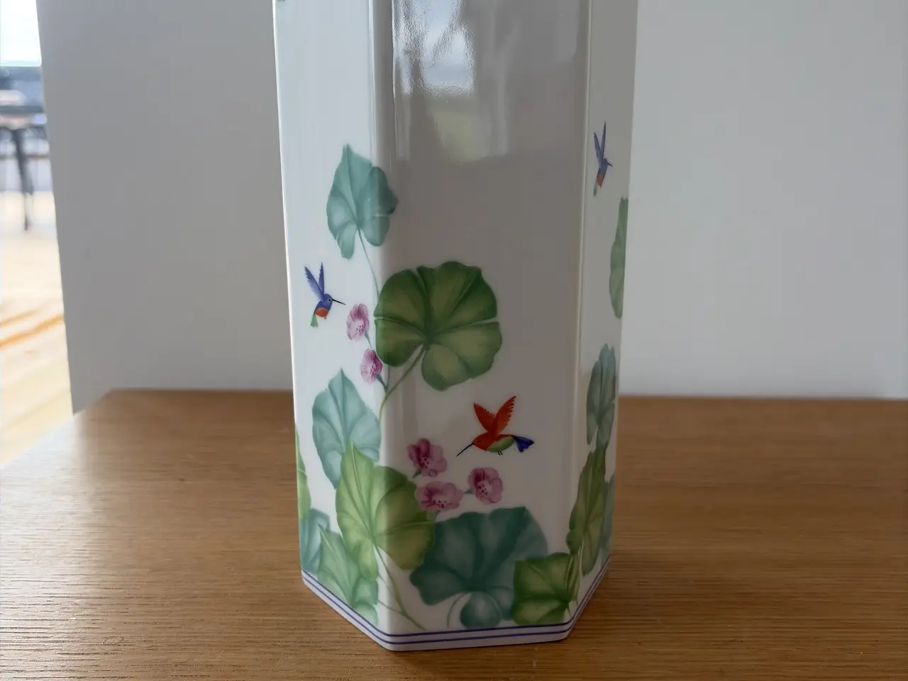 Billede 3 - Royal Copenhagen “Colibri” sekskantet porcelænsvas