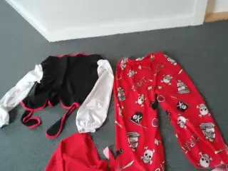 Pirat / sørøver , 3 dele, bluse, bukser, tørklæde