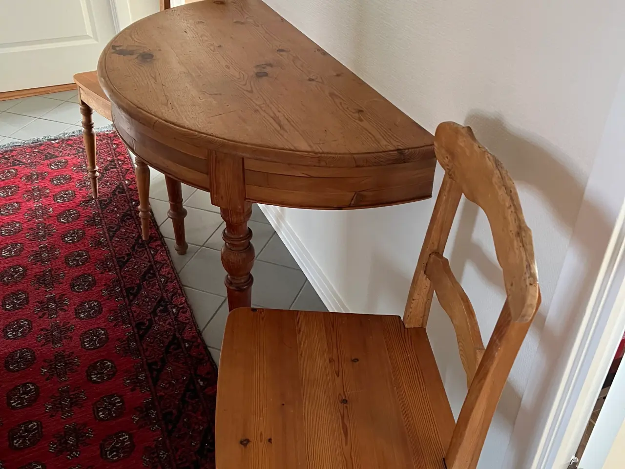 Billede 1 - Flot halvbord i fyrretræ