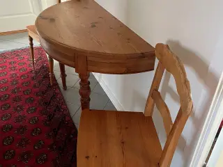 Flot halvbord i fyrretræ