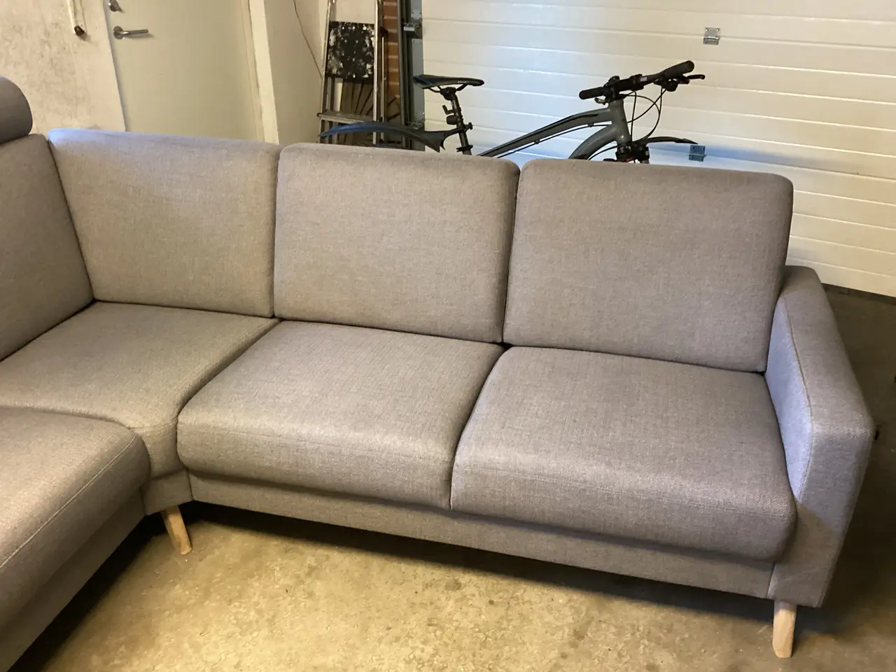 Billede 2 - Stor sofa med chaiselong
