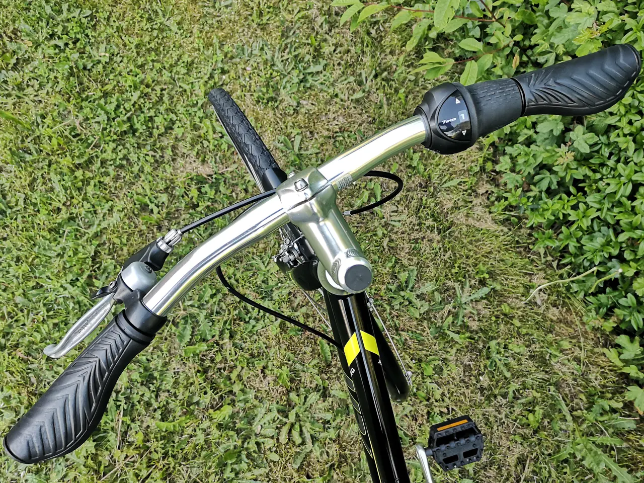 Billede 3 - Flot MBK dame-pigecykel ,godt dæk,28",53 cm, 7 gea