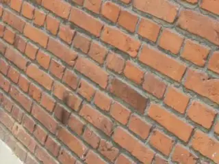 Søger gamle røde mursten
