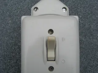 380 V afbryder sælges