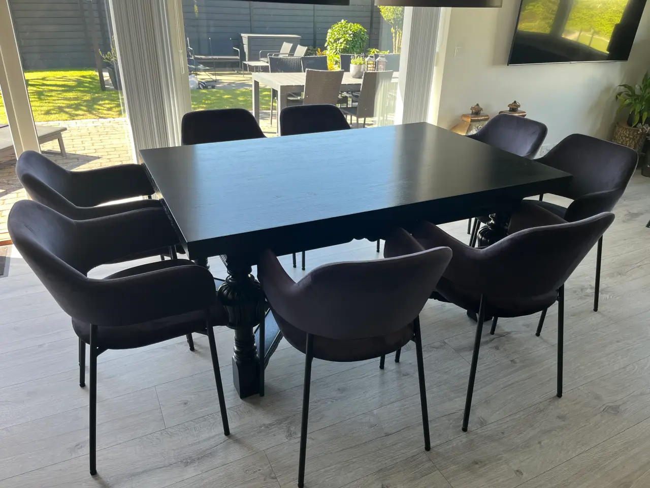 Billede 1 - Antik sort spisebord med 2 tillægsplader
