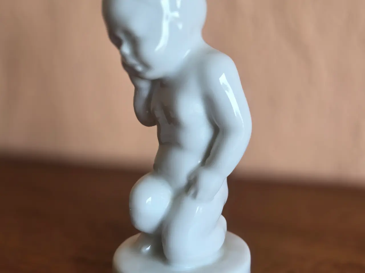 Billede 2 - Hvid porcelænsfigur – Børnefigur "Tænker" 13cm