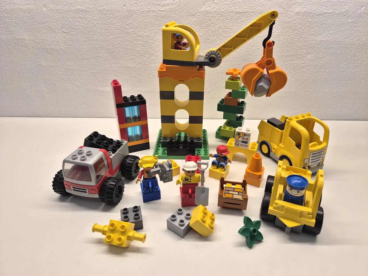 Billede 1 - Duplo Byggeplads, Lastbiler, Kran samt forskellige
