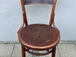 Wienerstol el. Thonet med flot patina