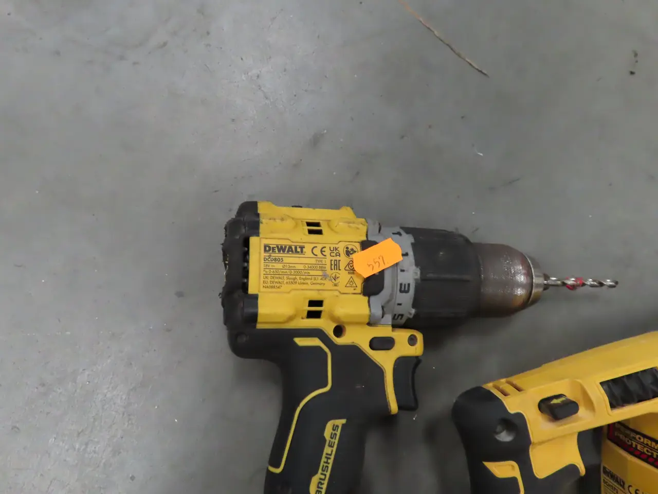 Billede 6 - 2 stk. Akku håndværktøj DEWALT DCH273, DCD805 med batteri og lader