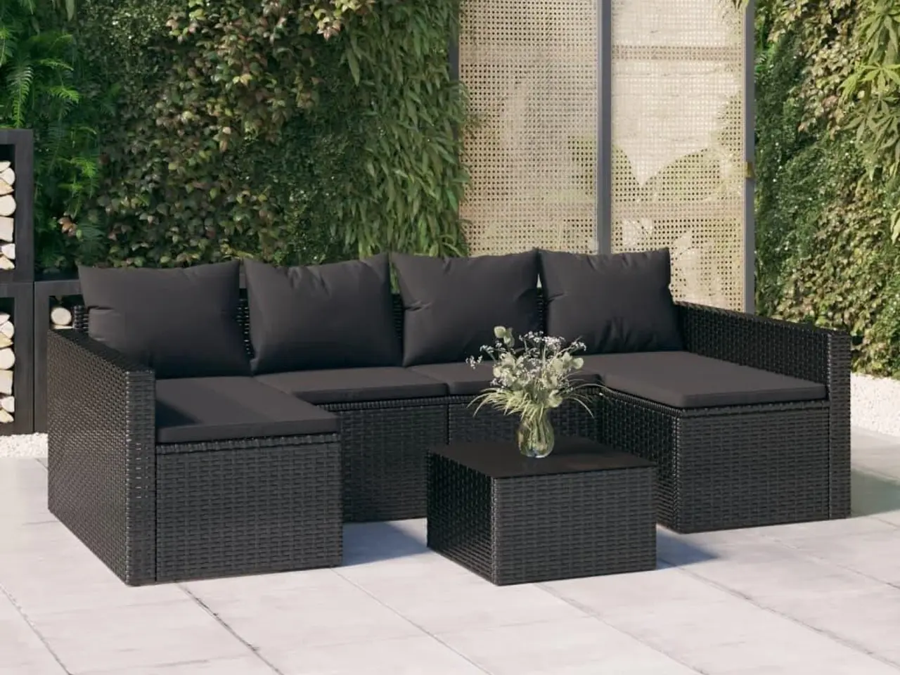 Billede 1 - Loungesæt til haven i polyrattan - U-formet sofa med bord og sorte hynder