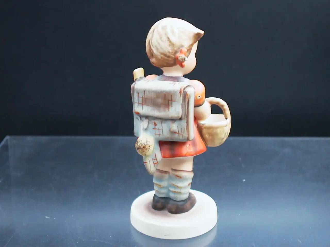 Billede 3 - Figur, Pige med kurv