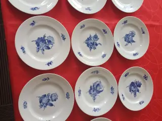4 Royal Copenhagen frokosttallerkner. 1. Sorteri