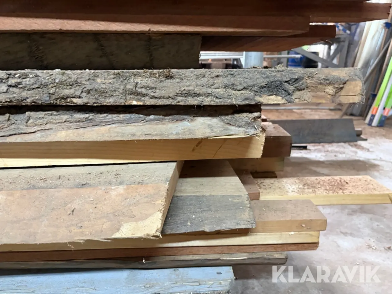 Billede 10 - Lot med blandede planker - Elm og Mahogni 1 palle