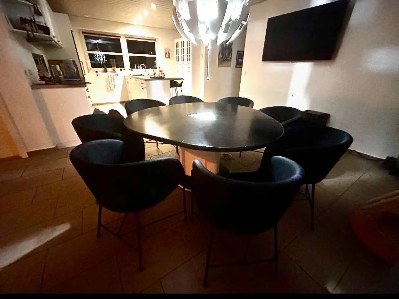 Billede 4 - Design bord og 8 stoler
