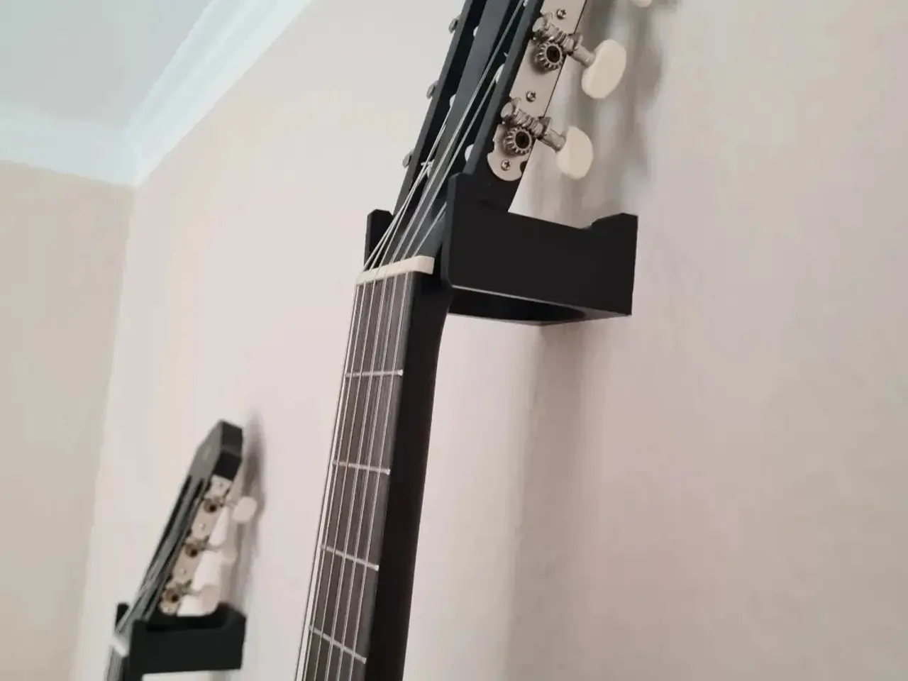 Billede 1 - Vægbeslag til guitar, 2 stk