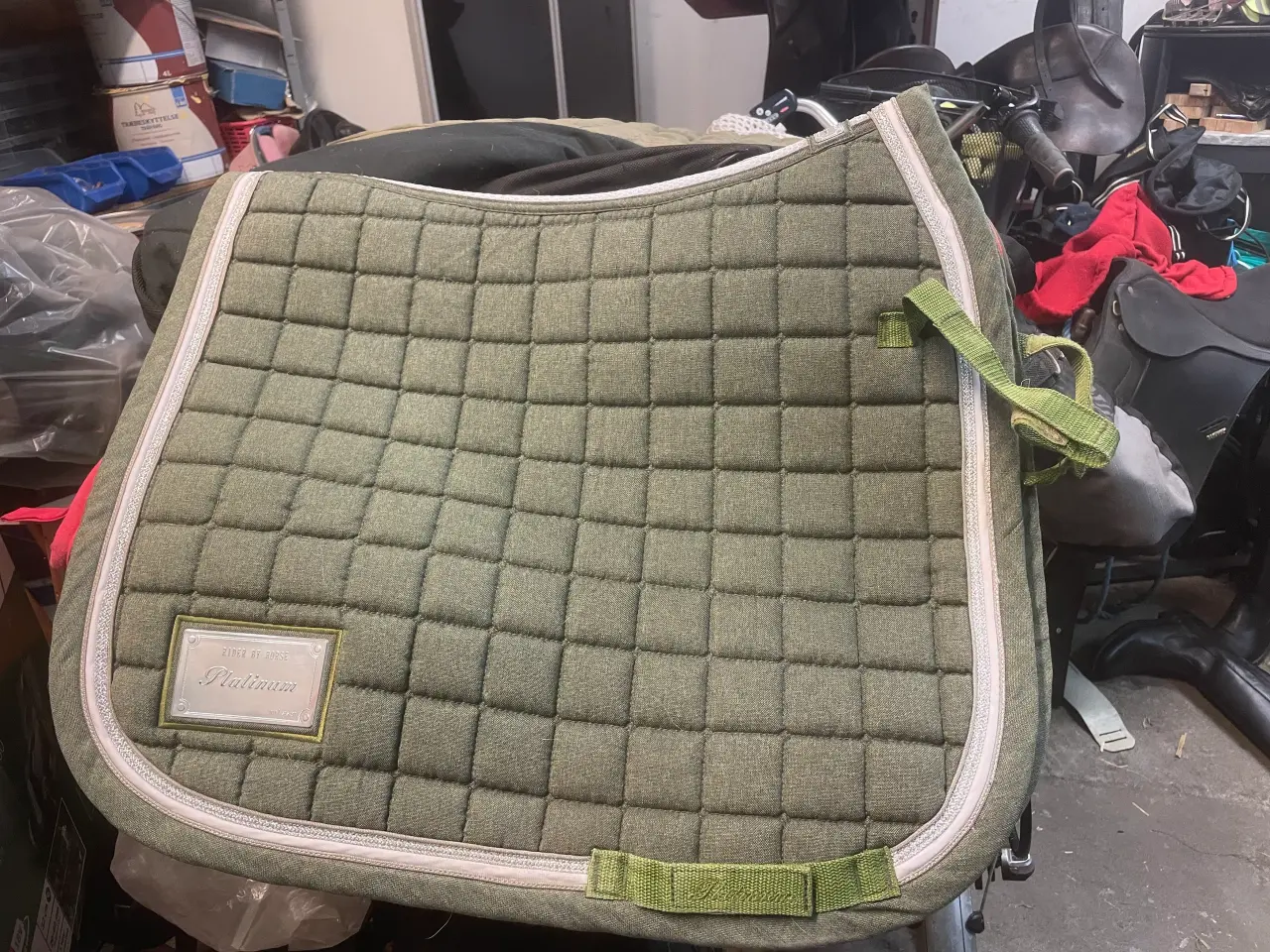 Billede 1 - Garage salg med udstyr til hest og rytter
