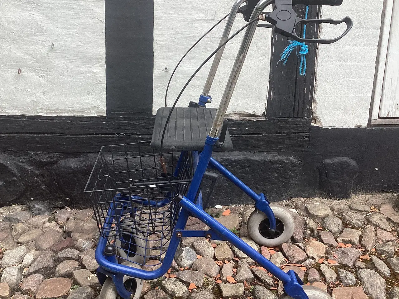Billede 1 - Rollator med kurv