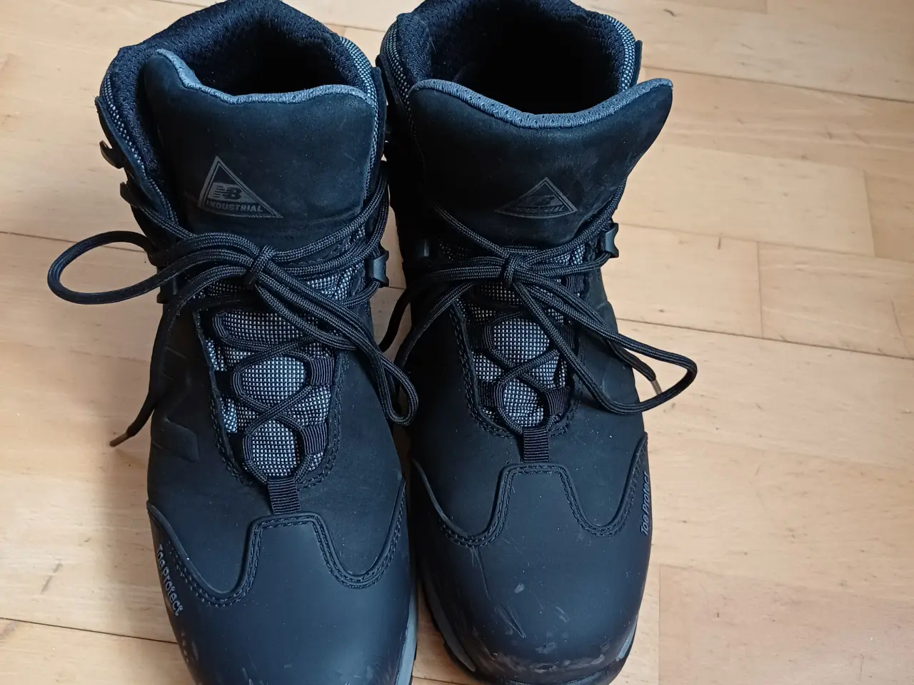 Billede 1 - New Balance str. 42,5 sikkerhedsstøvler