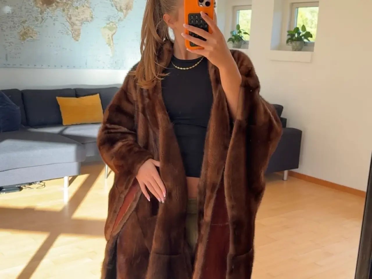 Billede 1 - Smuk brun minkcape – ægte mink og vendbar