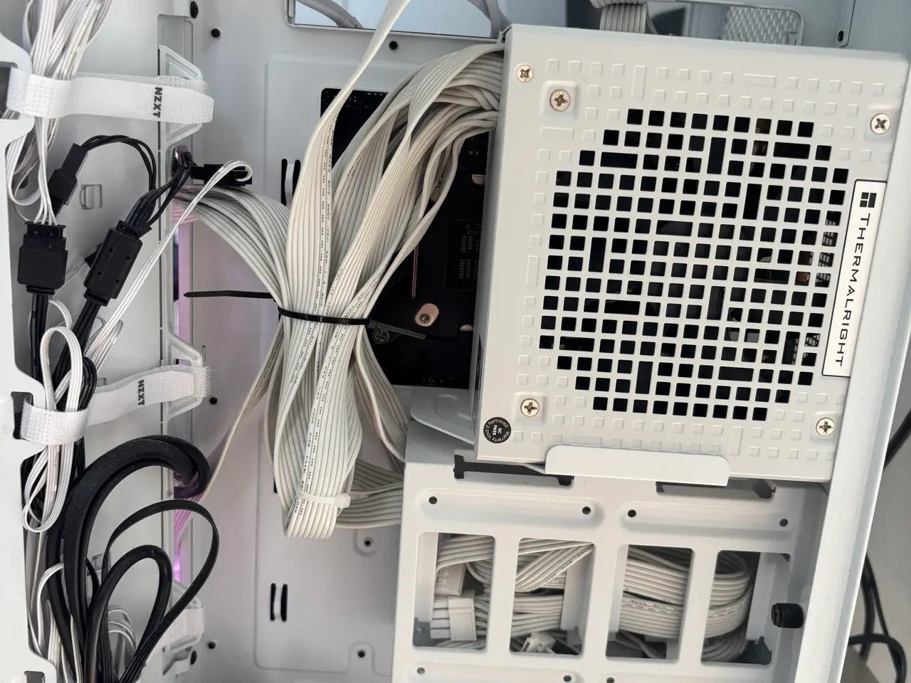Billede 7 -  Hvid custom-build gaming PC 32gb ddr5 RAM RTX4060