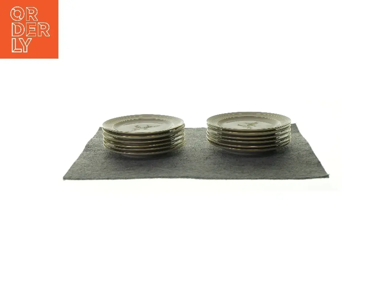 Billede 3 - Tallerkner med mønster (12 stk.) fra Ukendt (str. Ø:16,5cm)