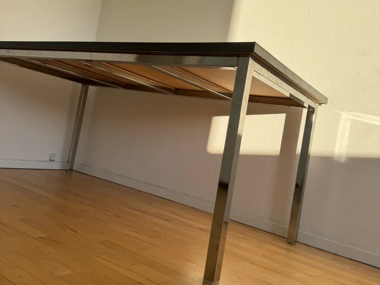 Billede 4 - Spisebord i stål med klinker