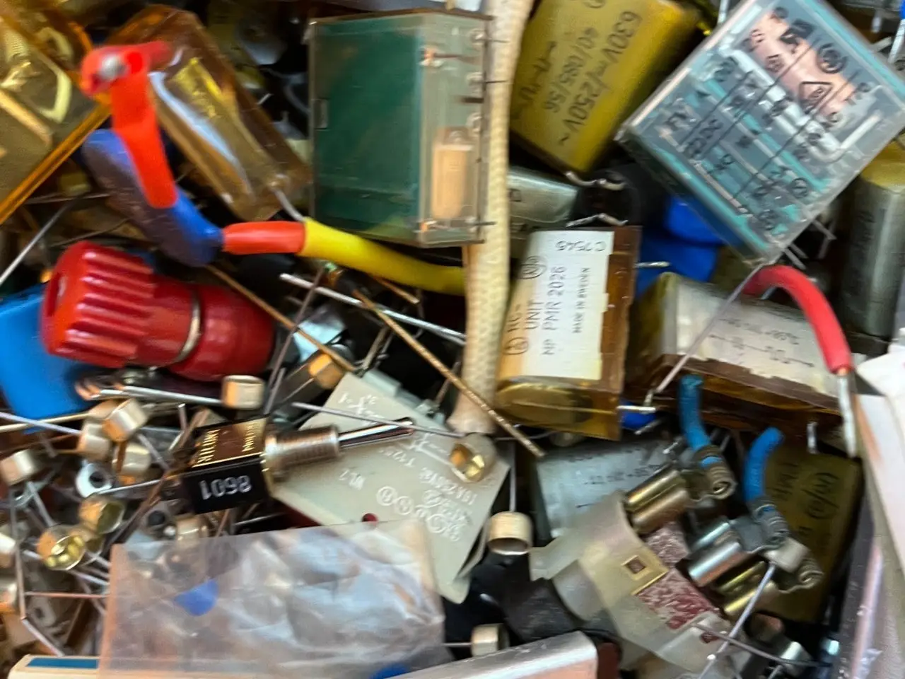 Billede 15 - Vintage Electronics Grab Box – RC Snubber Units,